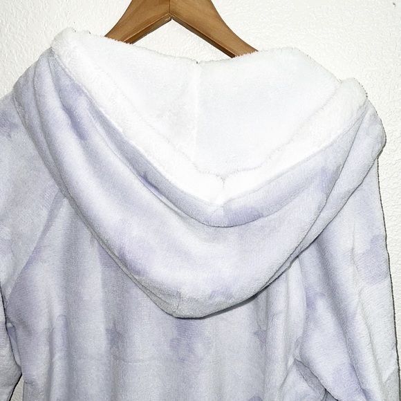 Disney Light Purple And White Mickey Mouse Hoodie Soft Comfortable Sleepwear NEW - Picture 6 of 14